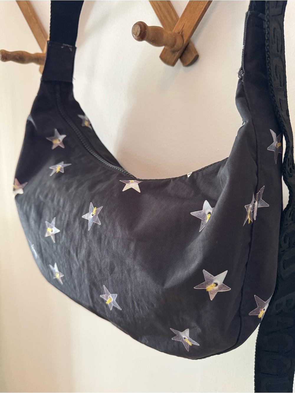 BAGGU Medium Black Crescent Bag with star print - Picture 2 of 4
